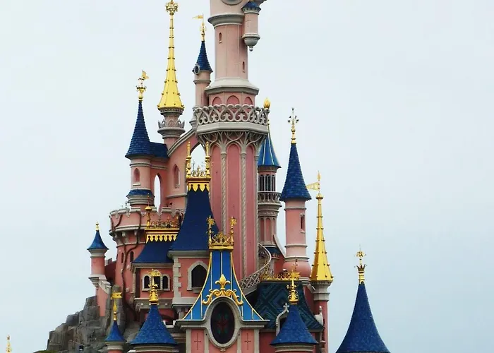 *spacious Disneyland Paris* סאריס