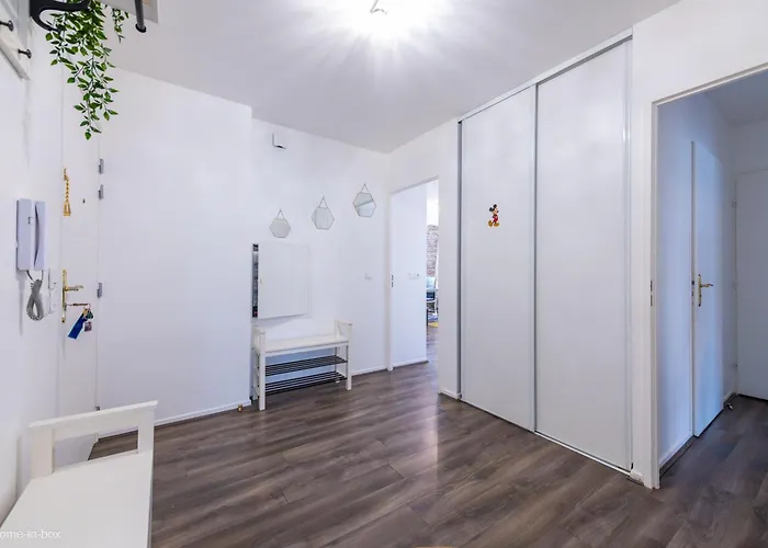 *spacious Disneyland Paris* סאריס
